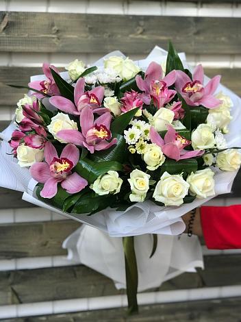 Букет цветов из: Розы и Хризантемы в Отрадное