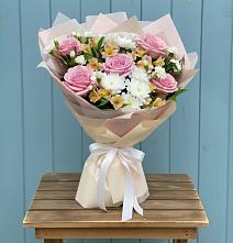 Букет цветов из:  Гвоздики, Орхидеи и Розы #REPLACE_PRED# Отрадное