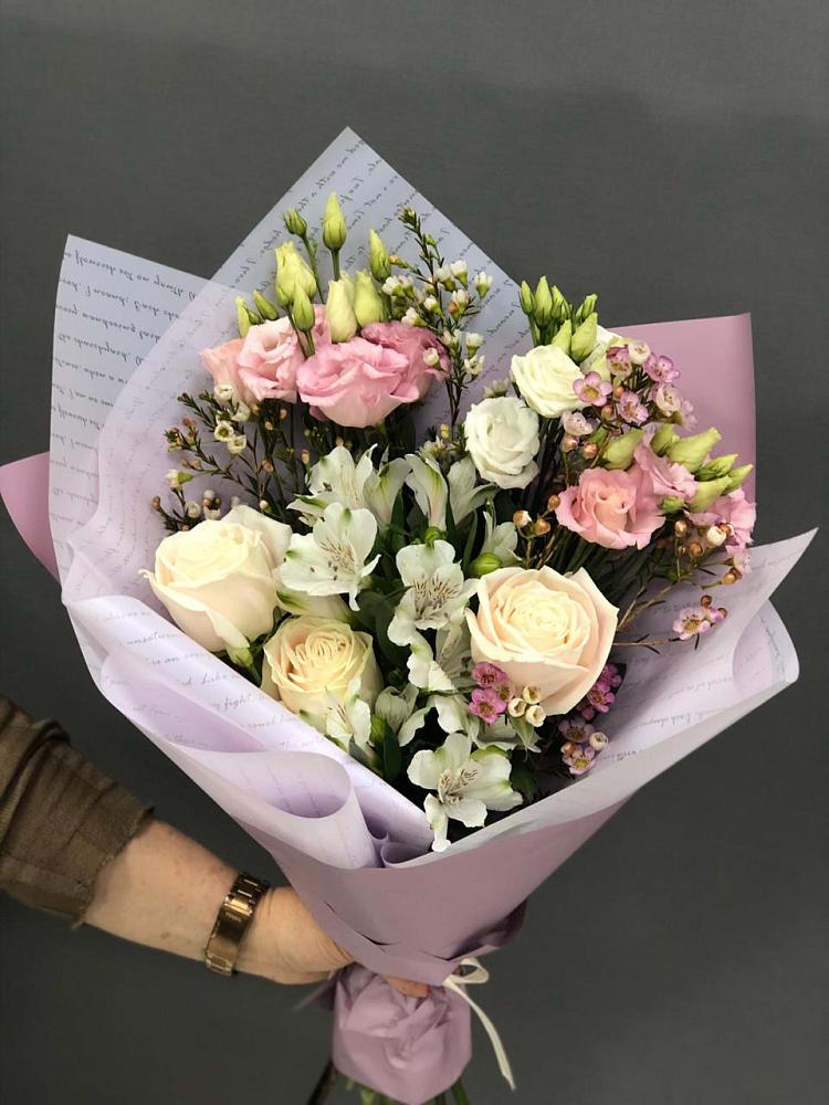 Букет цветов из: Альстромерии, Розы и Лизиантусы в Отрадное