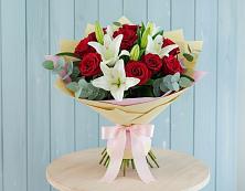 Букет цветов из:  Лилии и Розы в Отрадное