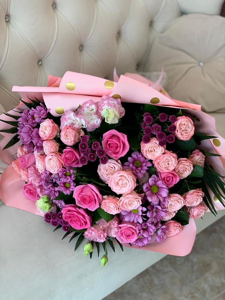 Букет цветов из: Хризантемы, Розы и Лизиантусы в Отрадное