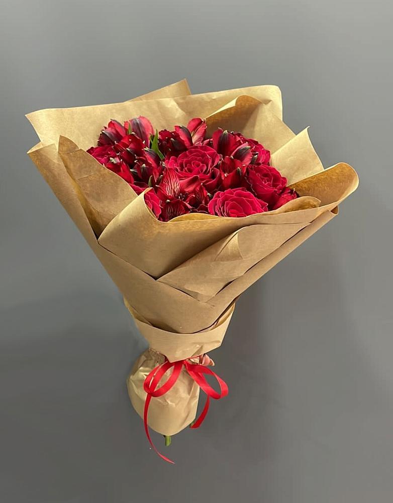 Букет цветов из: Альстромерии и Розы в Отрадное