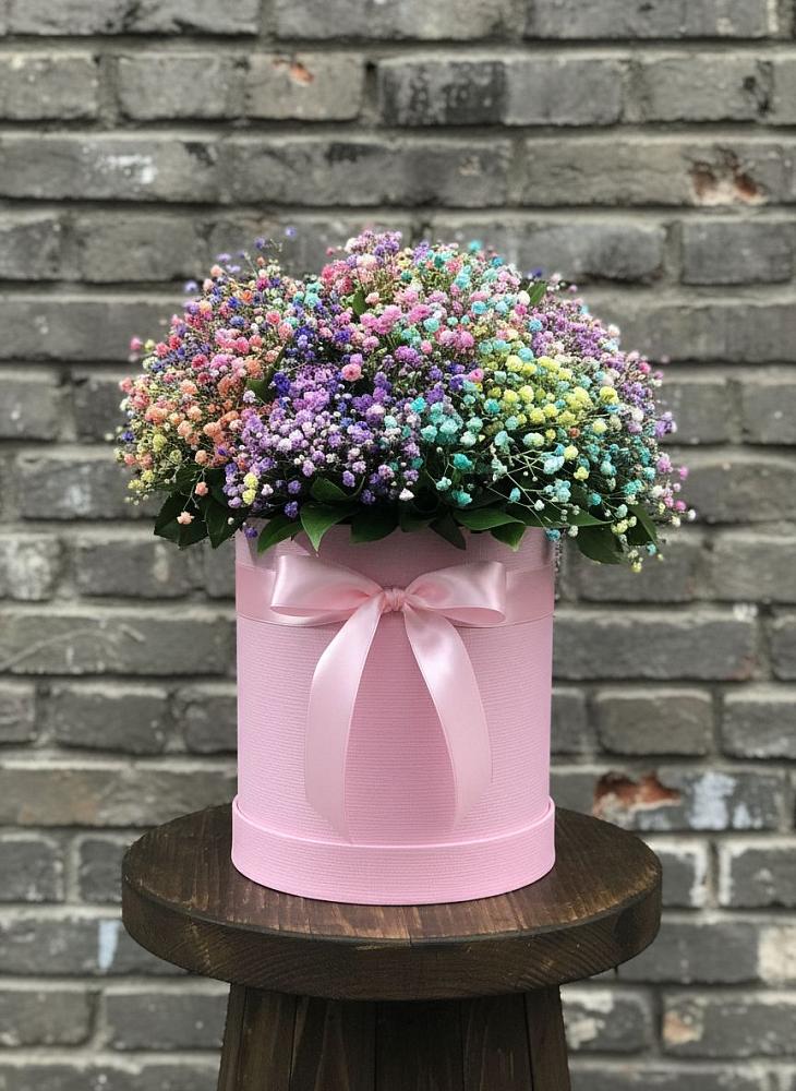 Цветочная композиция из Гипсофила и Розы в шляпной коробке в Отрадное