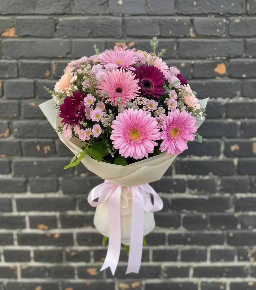 Букет цветов из: Герберы и Хризантемы в Отрадное