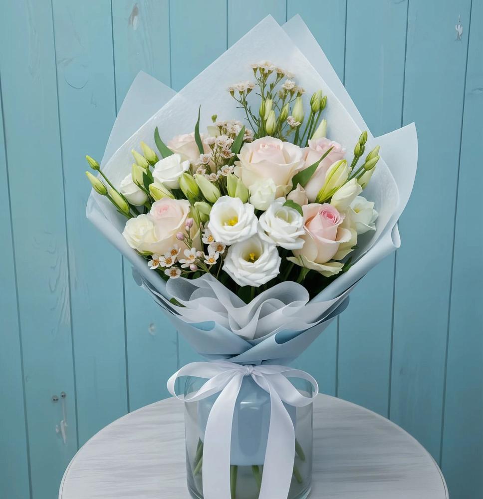 Букет цветов из: Розы и Лизиантусы в Отрадное