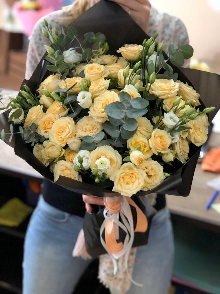 Букет цветов из: Розы и Лизиантусы в Отрадное