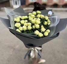 Букет Белые кустовые розы Солинеро в Отрадное