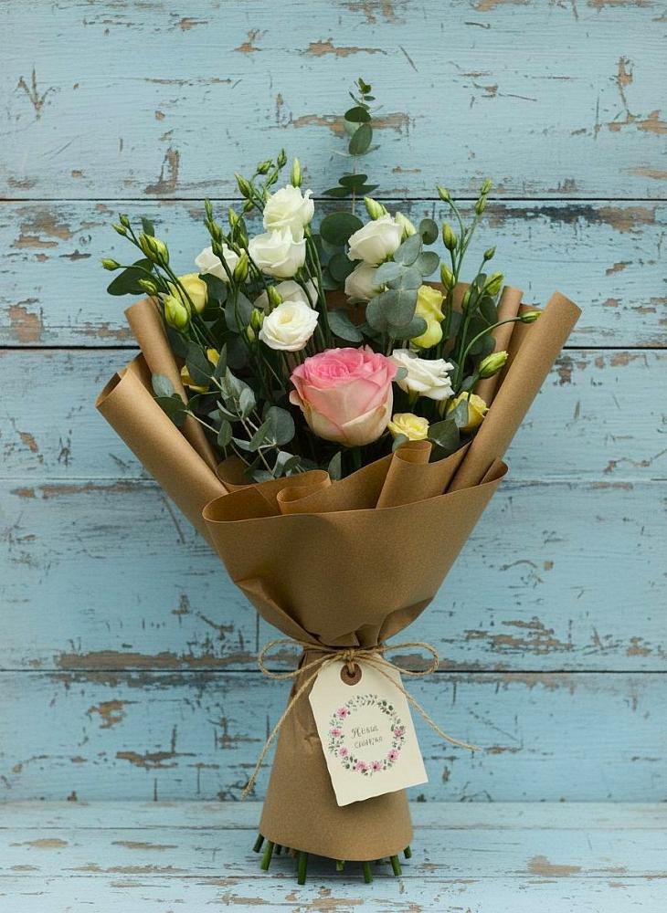 Букет цветов из: Розы и Лизиантусы в Отрадное