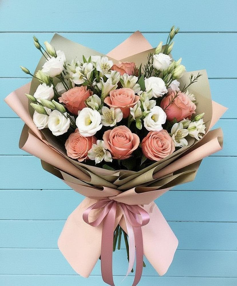Букет цветов из: Розы, Альстромерии и Лизиантусы в Отрадное