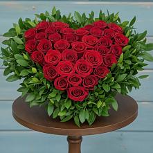 Цветочная композиция из Розы в виде сердца в Отрадное