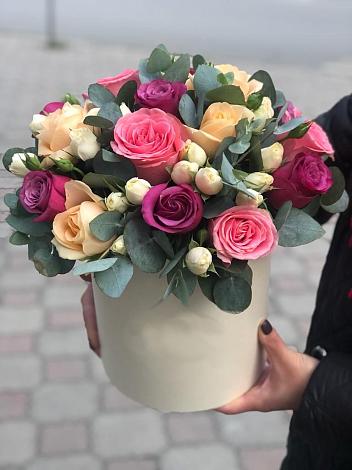 Цветочная композиция из Розы в шляпной коробке в Отрадное