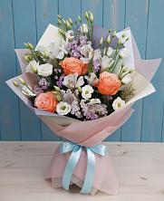 Букет цветов из:  Лизиантусы, Розы, Альстромерии и Гипсофила в Отрадное