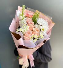 Букет цветов из:  Хризантемы и Розы в Отрадное