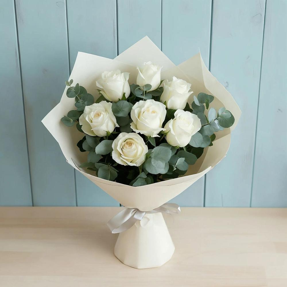 Букет Белые розы в Эвкалипте в Отрадное