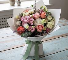 Букет цветов из:  Розы, Лизиантусы и Гвоздики в Отрадное