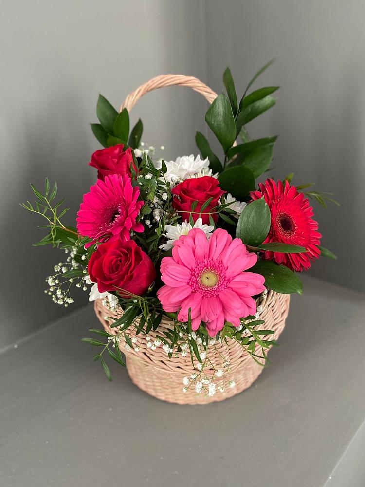 Цветочная композиция из Розы, Хризантемы и Герберы в корзине в Отрадное