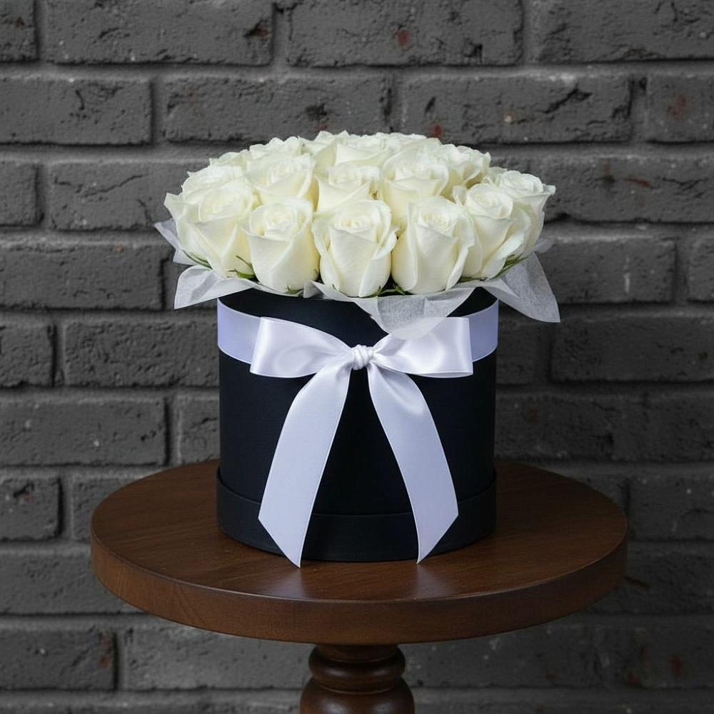 Цветочная композиция из Розы в шляпной коробке в Отрадное