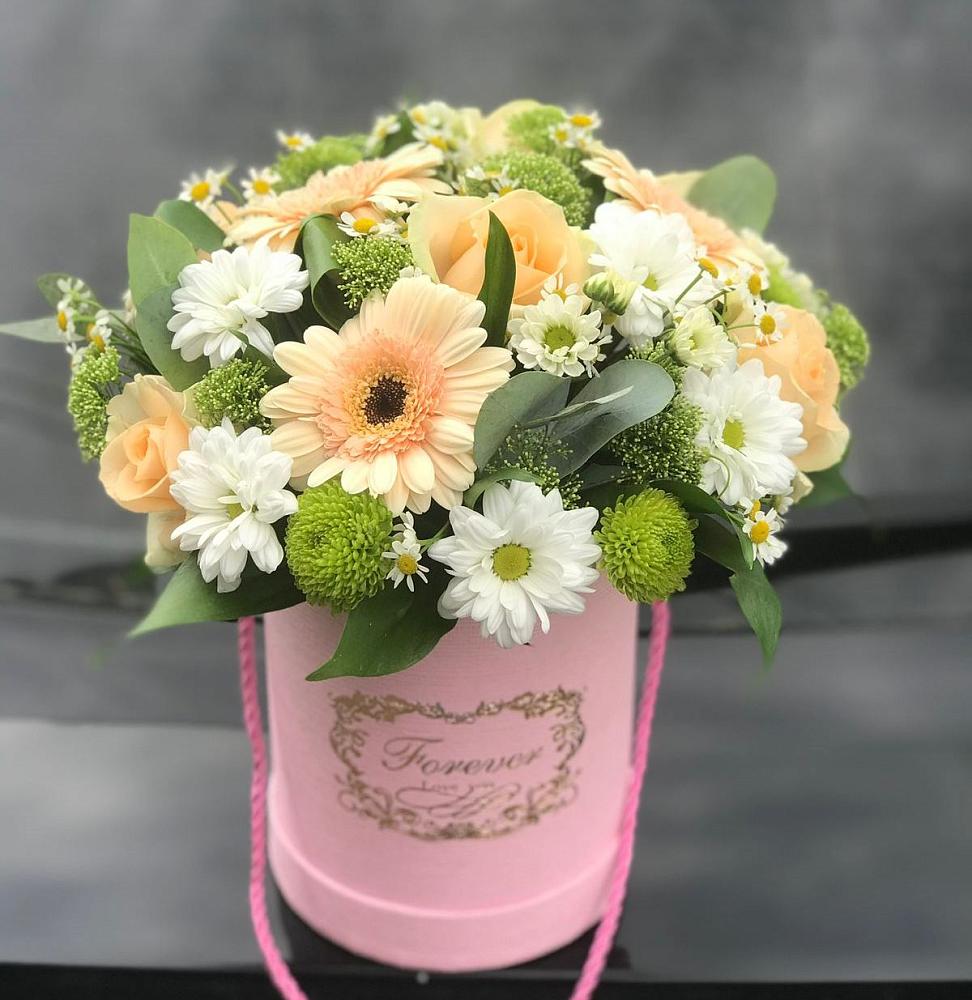 Цветочная композиция из Розы, Герберы и Хризантемы в шляпной коробке в Отрадное