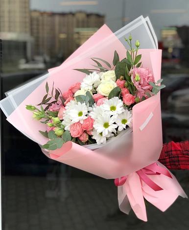 Букет цветов из: Розы, Лизиантусы и Хризантемы в Отрадное