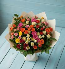 Букет Микс из разноцветных кустовых роз в Отрадное