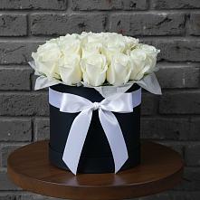 Цветочная композиция из Розы в шляпной коробке в Отрадное