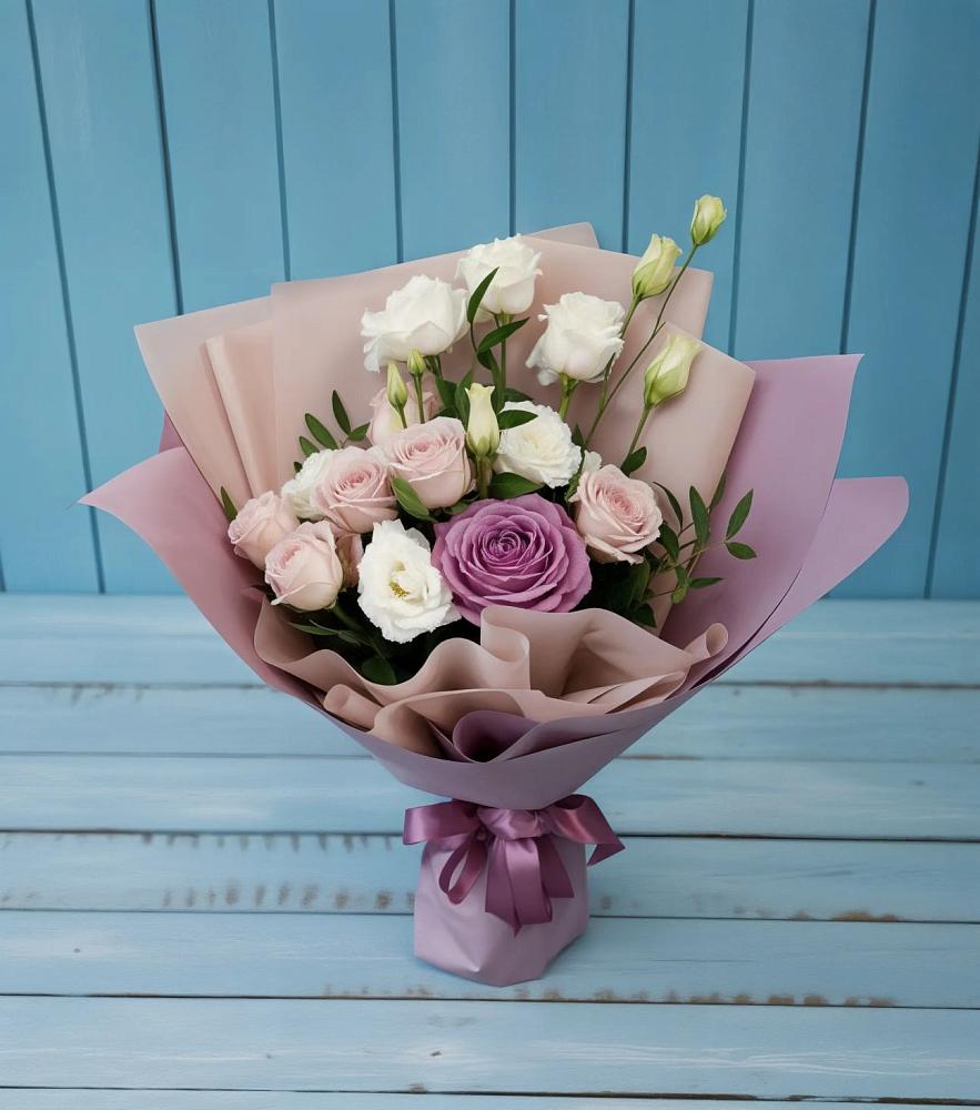 Букет цветов из: Розы и Лизиантусы в Отрадное